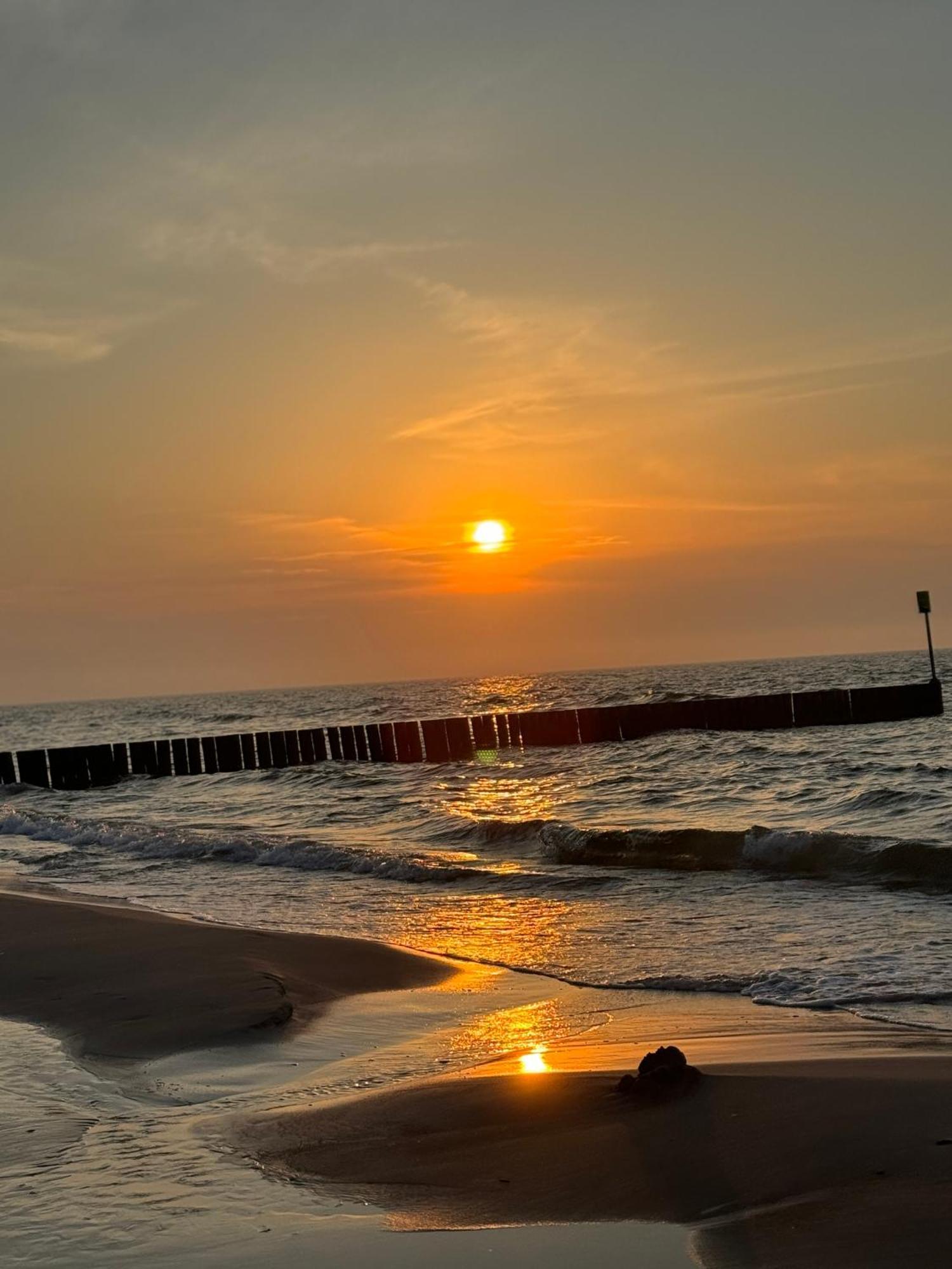 4Summer Kolobrzeg Apartamenty White Blue Sauna & Fitness & Parking 100 Metrow Do Pieknej Szerokiej Piaszczystej Plazy, Wspanialy Widok Z Duzego Tarasu! 100 Meter Zu Einem Schoenen Breiten Sandstrand, Herrliche Aussicht Von Einer Grossen Terrasse! Екстериор снимка